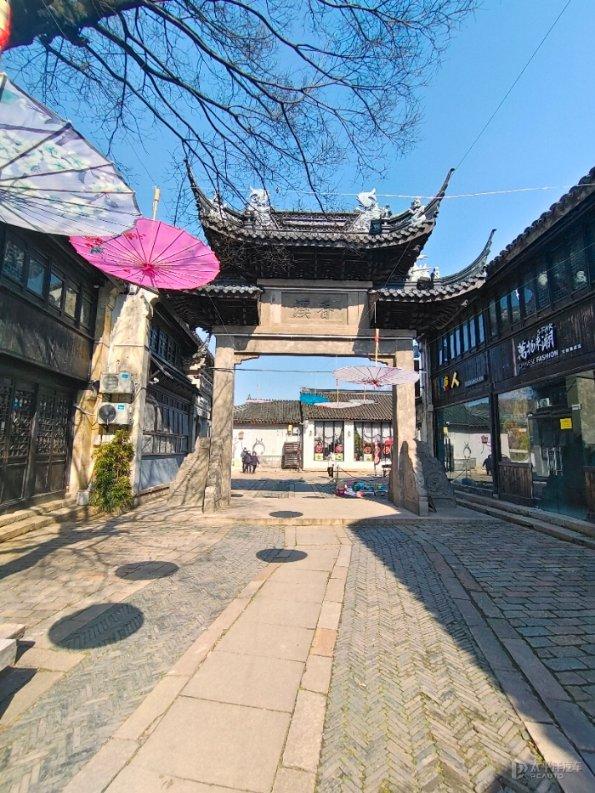 外媒报道赵丽颖辛芷蕾新电影 导演称赵丽颖是该片最重要部分